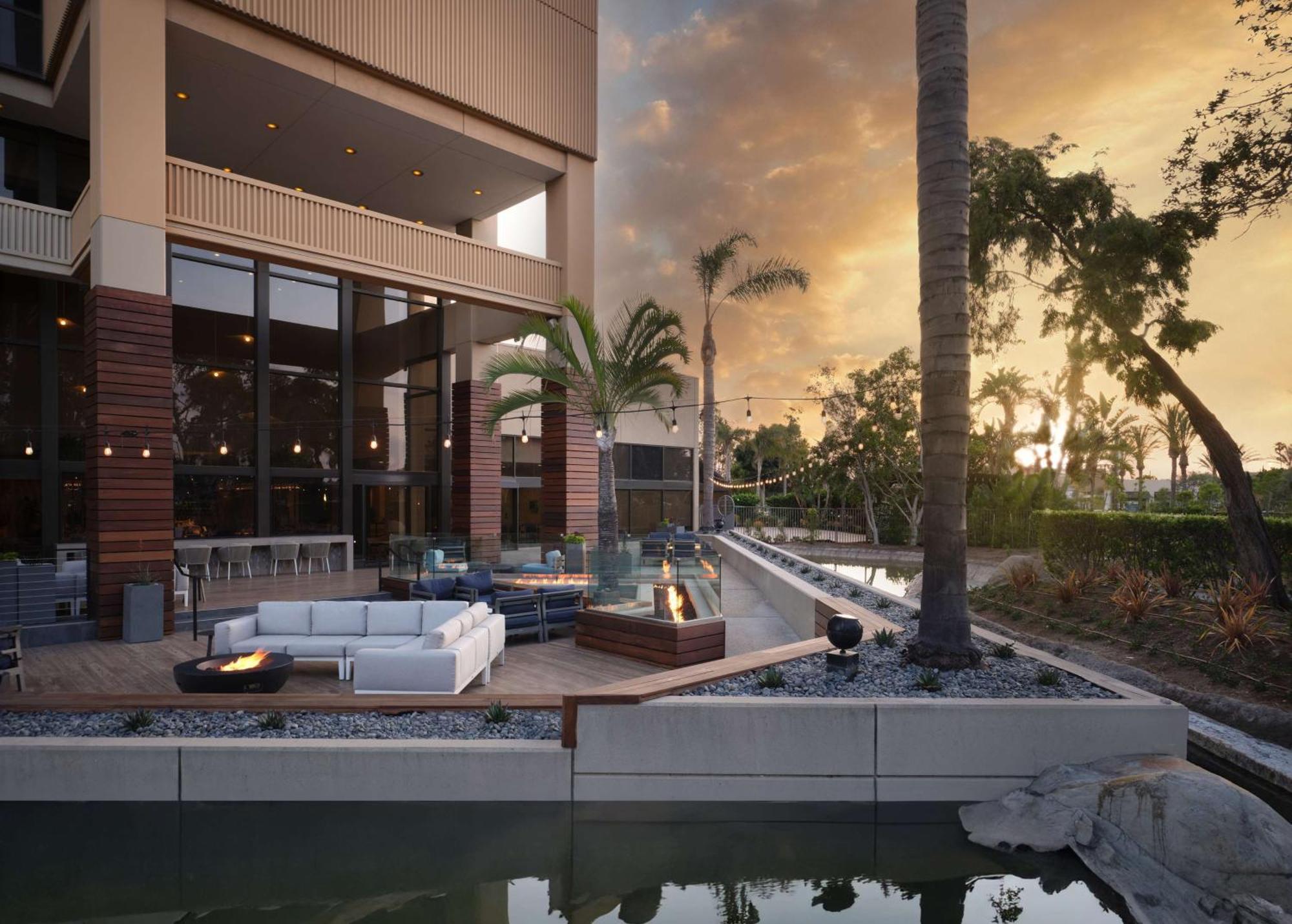 Hotel Fera Anaheim, A Doubletree By Hilton Orange Exterior photo