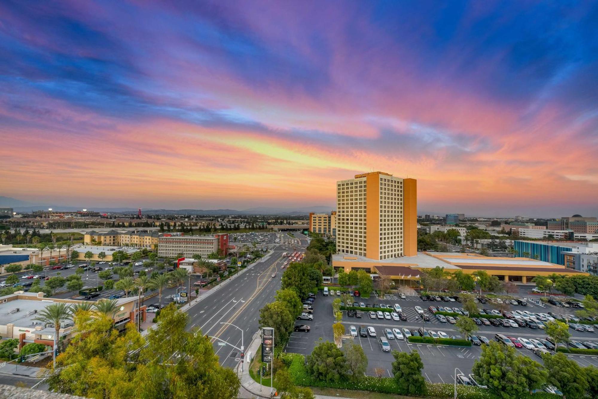 Hotel Fera Anaheim, A Doubletree By Hilton Orange Exterior photo